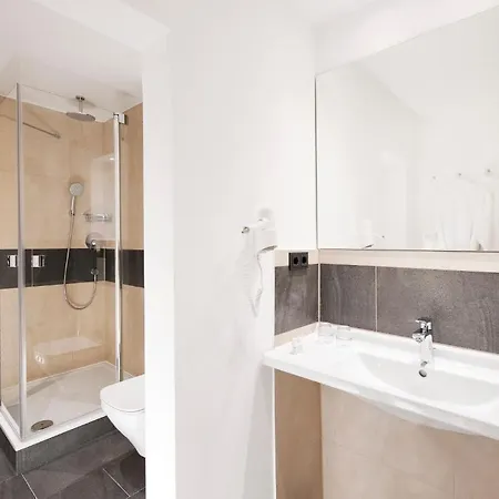 Hotel Strandhof 3*